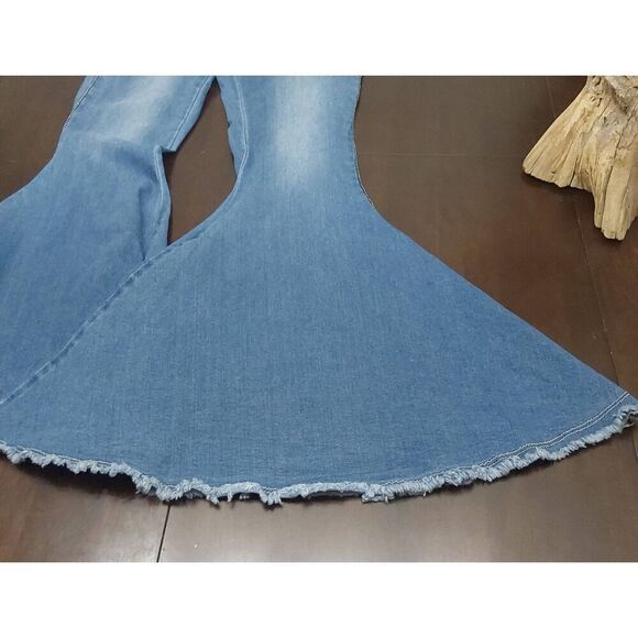 NWOT~VENUS Medium Wash Boho Festival Silver Bead Edge Wide Flare Leg Jeans 10 - Picture 5 of 5